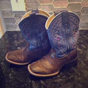 Ariat 9C cowboy boots
